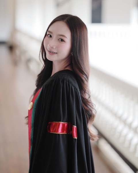 รอบนอกรับปริญญา